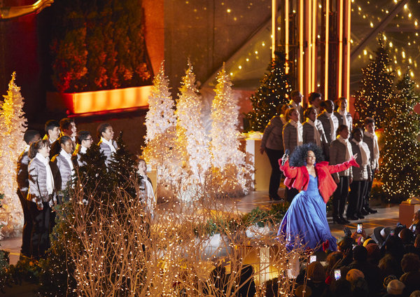Photo Coverage: See Billy Porter, Diana Ross Perform at CHRISTMAS IN ROCKEFELLER CENTER Image