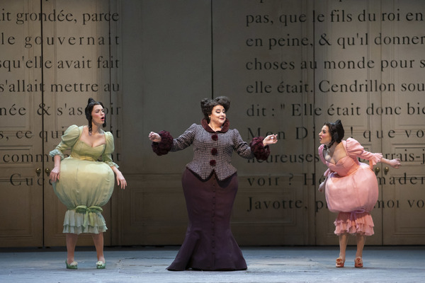 Photo Flash: The Lyric Opera of Chicago Presents CENDRILLION Image