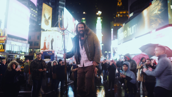 Photo Flash: Jason Momoa Surprises Fans in Times Square Before AQUAMAN Screening Image