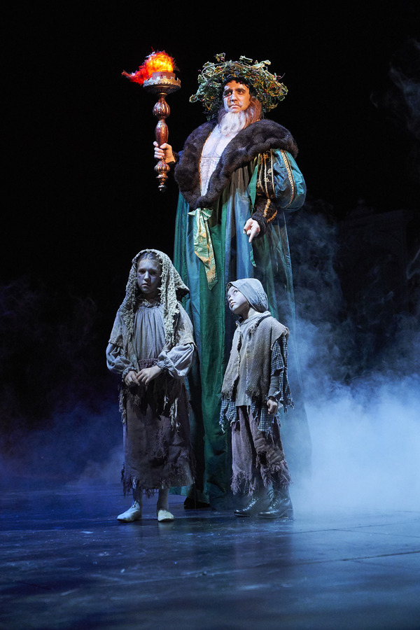Photo Flash: First Look at Great Lakes Theater's A CHRISTMAS CAROL Image