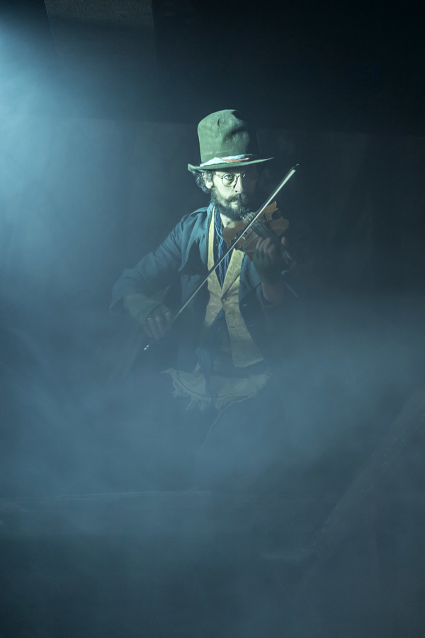 Photo Flash: First Look at Menier Chocolate Factory's Revival Of FIDDLER ON THE ROOF Image