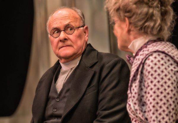Photo Flash: THE IMPORTANCE OF BEING EARNEST At Everyman Theatre 