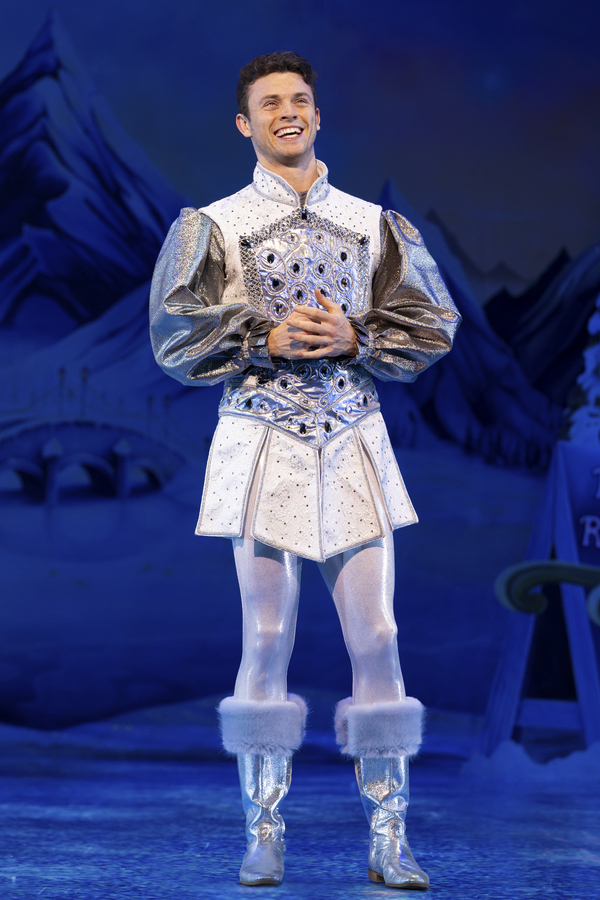 Photo Flash: First Look at SNOW WHITE at the London Palladium Image