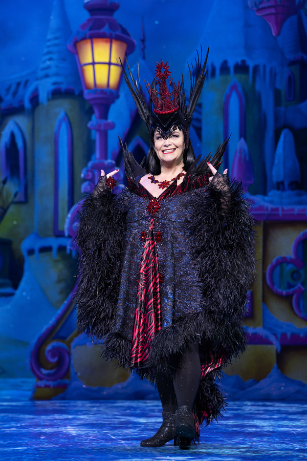 Photo Flash: First Look at SNOW WHITE at the London Palladium 