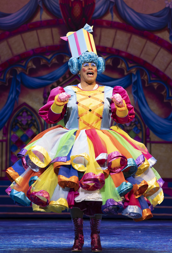 Photo Flash: First Look at SNOW WHITE at the London Palladium Image