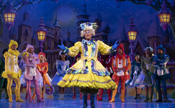 Photo Flash: First Look at SNOW WHITE at the London Palladium Image