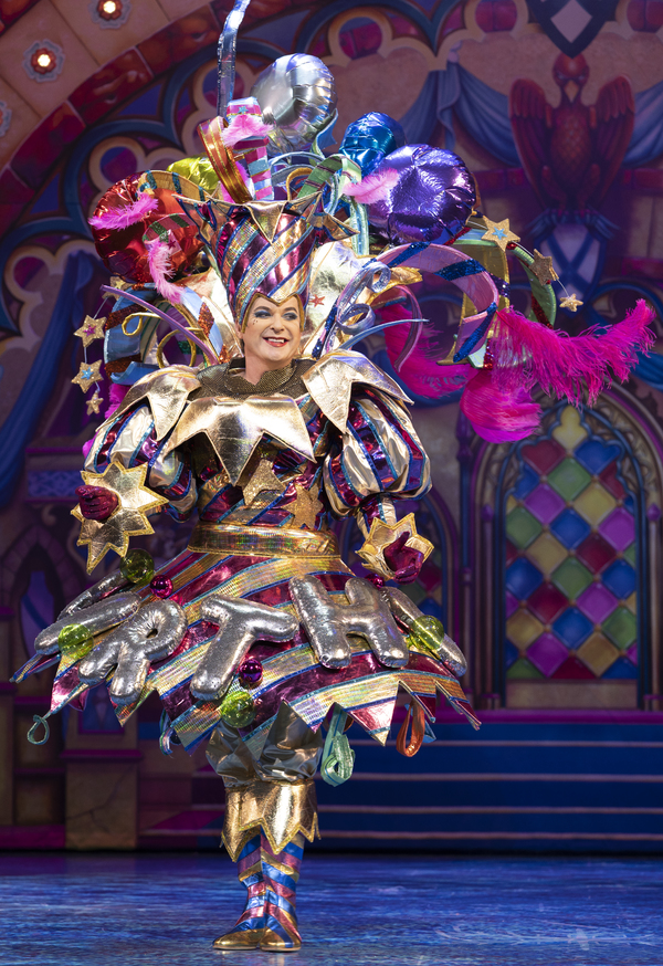 Photo Flash: First Look at SNOW WHITE at the London Palladium Image