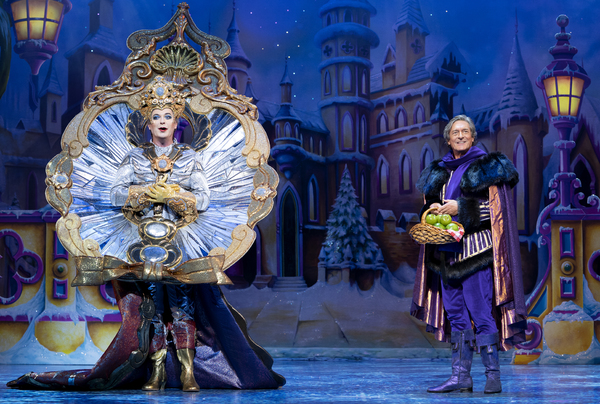 Photo Flash: First Look at SNOW WHITE at the London Palladium Image