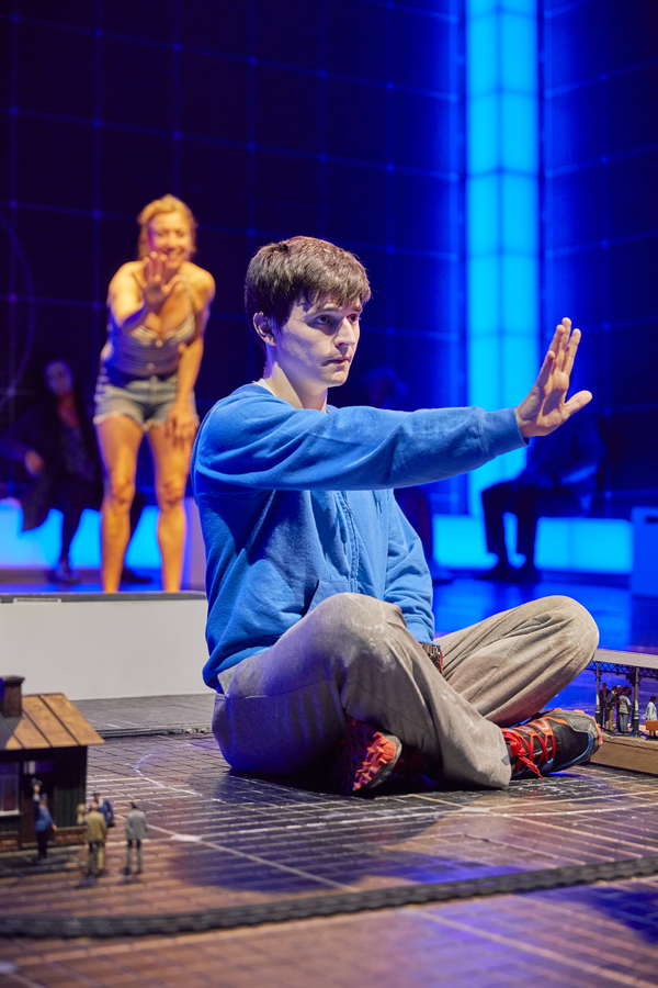 Photo Flash: New Production Photos From THE CURIOUS INCIDENT OF THE DOG IN THE NIGHT-TIME 