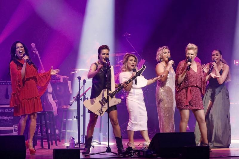 Review: HEAR ME ROAR Is A Fabulous Celebration Of Great Female Singer Songwriters Of the 20th and 21st Century 
