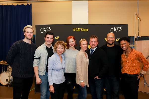 Principal Cast of the CATS National Tour with Chrissie Cartwright and Kim  Craven Photo