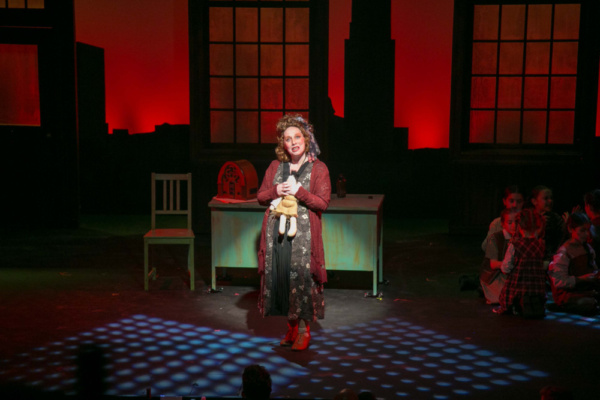 Photo Flash: Downtown Cabaret Theatre Stages ANNIE Image