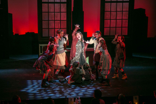 Photo Flash: Downtown Cabaret Theatre Stages ANNIE Image