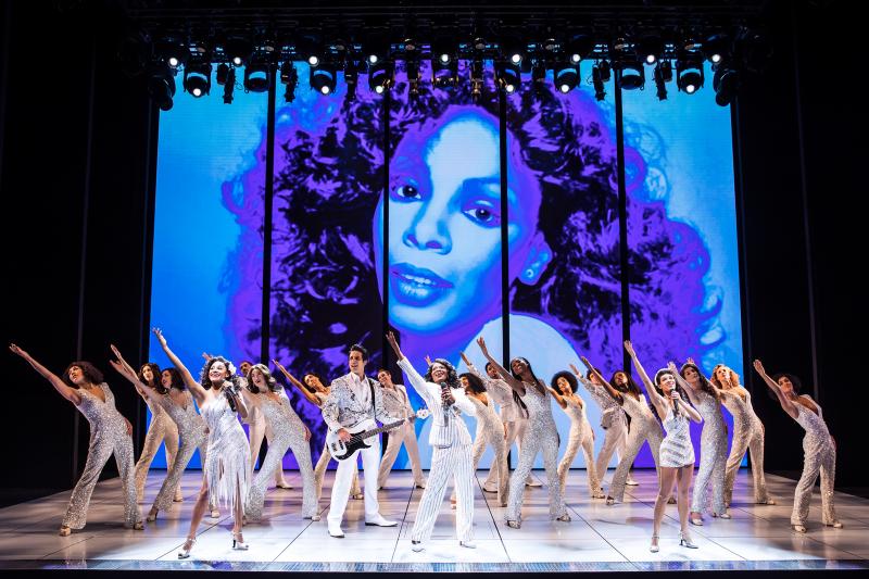 Wake Up With BWW 12/28: PARADE Reading, Kennedy Center Honors, and More! Image