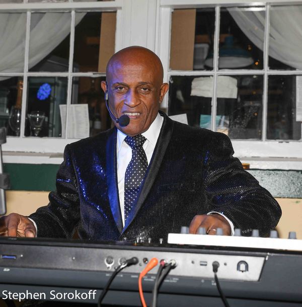 Photo Coverage: International Singers Lilian & Maycol Ring In The New Year at Trevini Image