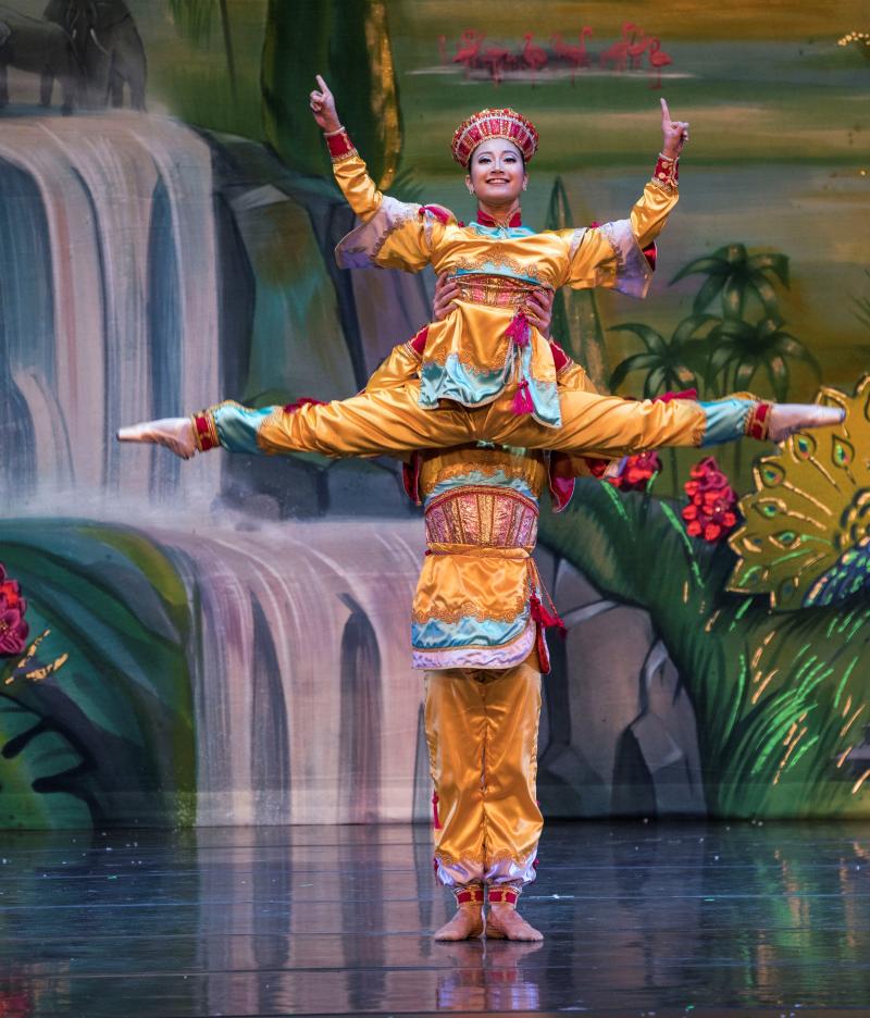 Review: Moscow Ballet's THE GREAT RUSSIAN NUTCRACKER Wows And Satiates At The Soraya Image