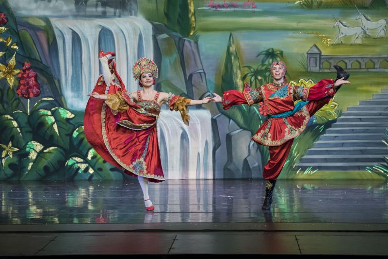 Review: Moscow Ballet's THE GREAT RUSSIAN NUTCRACKER Wows And Satiates At The Soraya Image