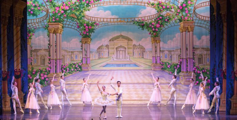 Review: Moscow Ballet's THE GREAT RUSSIAN NUTCRACKER Wows And Satiates At The Soraya Image