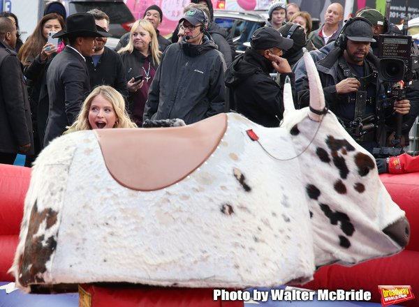 Photo Coverage: GMA DAY Host Michael Strahan Braves Mechanical Bull Ride In Times Square! 