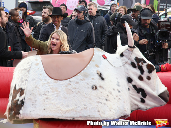 Photo Coverage: GMA DAY Host Michael Strahan Braves Mechanical Bull Ride In Times Square! Image