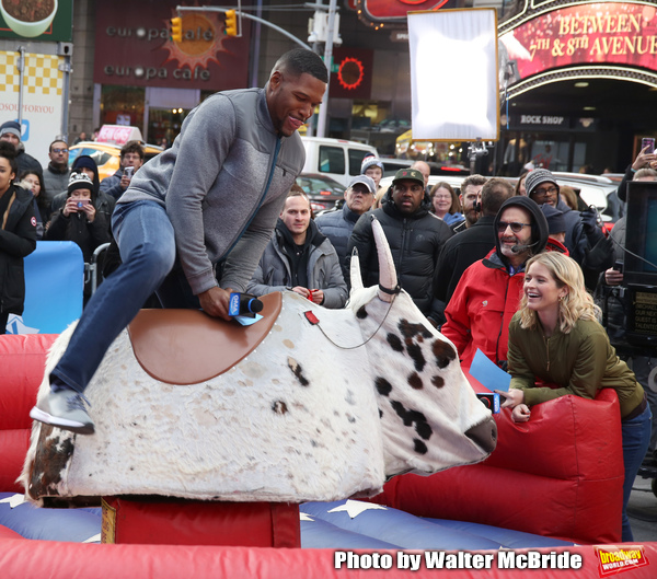 Photo Coverage: GMA DAY Host Michael Strahan Braves Mechanical Bull Ride In Times Square! Image