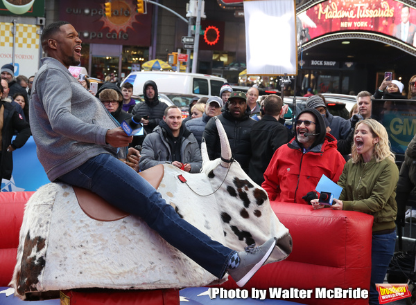 Photo Coverage: GMA DAY Host Michael Strahan Braves Mechanical Bull Ride In Times Square! Image