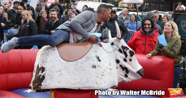 Photo Coverage: GMA DAY Host Michael Strahan Braves Mechanical Bull Ride In Times Square! Image