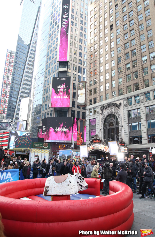 Photo Coverage: GMA DAY Host Michael Strahan Braves Mechanical Bull Ride In Times Square! Image