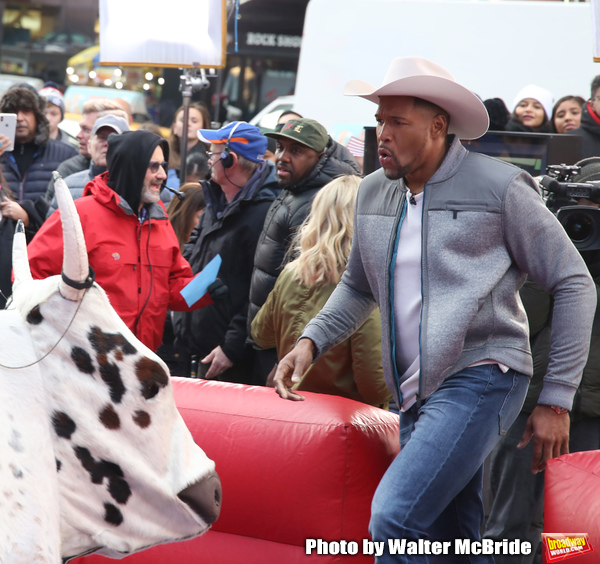 Photo Coverage: GMA DAY Host Michael Strahan Braves Mechanical Bull Ride In Times Square! Image