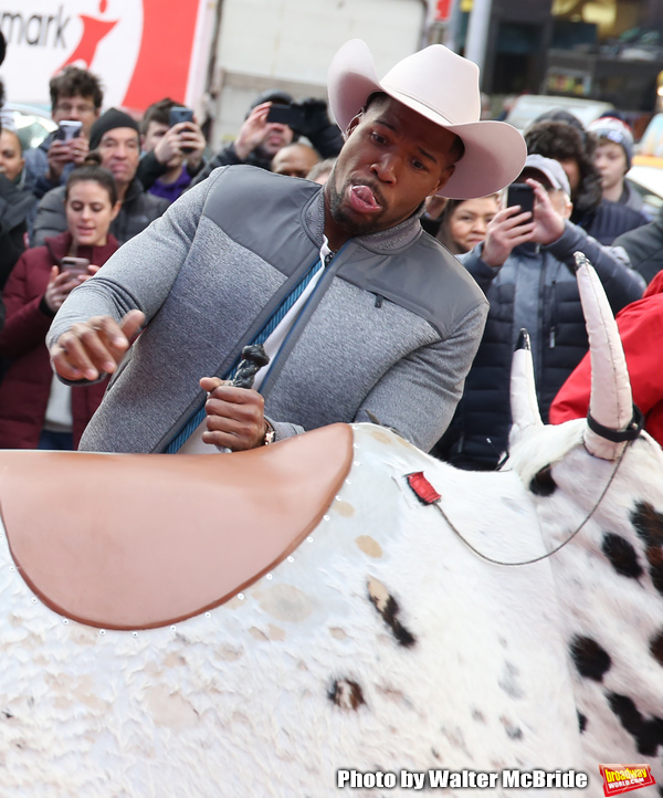Photo Coverage: GMA DAY Host Michael Strahan Braves Mechanical Bull Ride In Times Square! Image