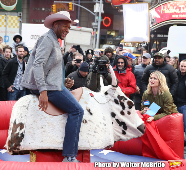 Photo Coverage: GMA DAY Host Michael Strahan Braves Mechanical Bull Ride In Times Square! Image
