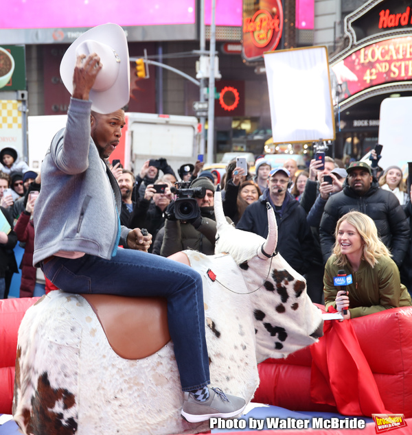 Photo Coverage: GMA DAY Host Michael Strahan Braves Mechanical Bull Ride In Times Square! Image