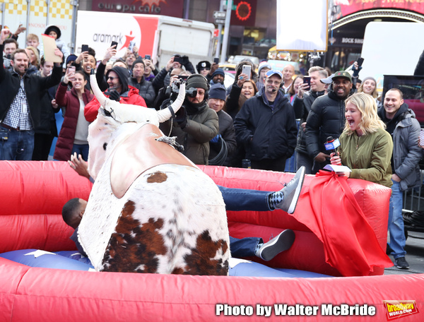 Photo Coverage: GMA DAY Host Michael Strahan Braves Mechanical Bull Ride In Times Square! Image