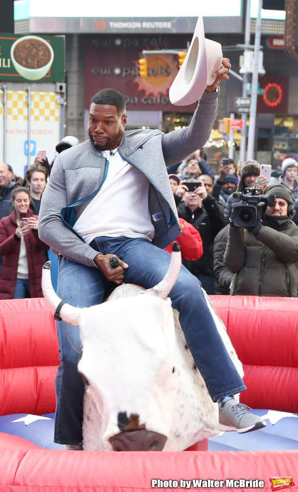 Photo Coverage: GMA DAY Host Michael Strahan Braves Mechanical Bull Ride In Times Square! Image
