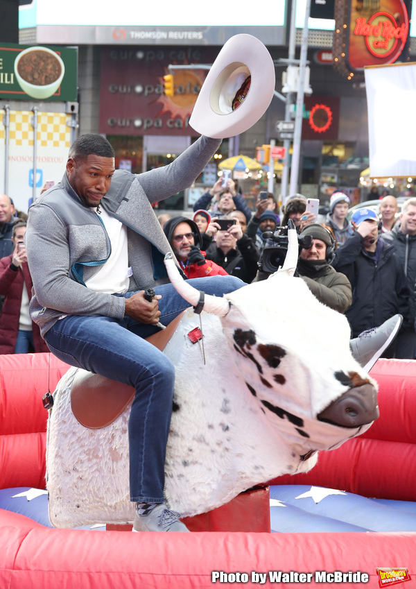Photo Coverage: GMA DAY Host Michael Strahan Braves Mechanical Bull Ride In Times Square! Image