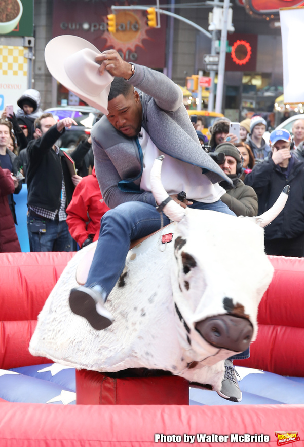 Photo Coverage: GMA DAY Host Michael Strahan Braves Mechanical Bull Ride In Times Square! Image