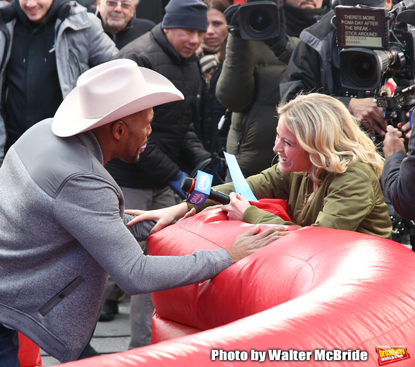 Photo Coverage: GMA DAY Host Michael Strahan Braves Mechanical Bull Ride In Times Square! Image