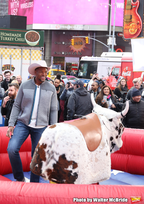 Photo Coverage: GMA DAY Host Michael Strahan Braves Mechanical Bull Ride In Times Square! Image