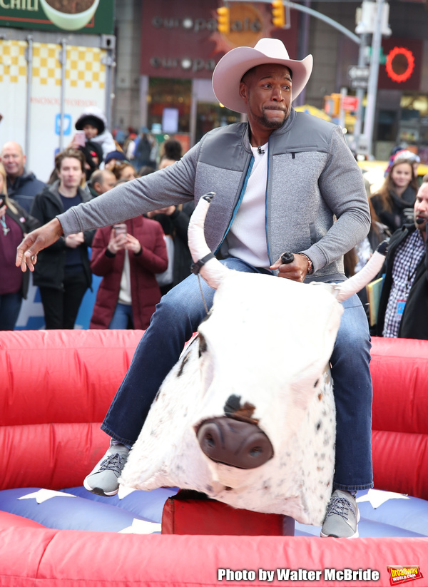 Photo Coverage: GMA DAY Host Michael Strahan Braves Mechanical Bull Ride In Times Square! Image