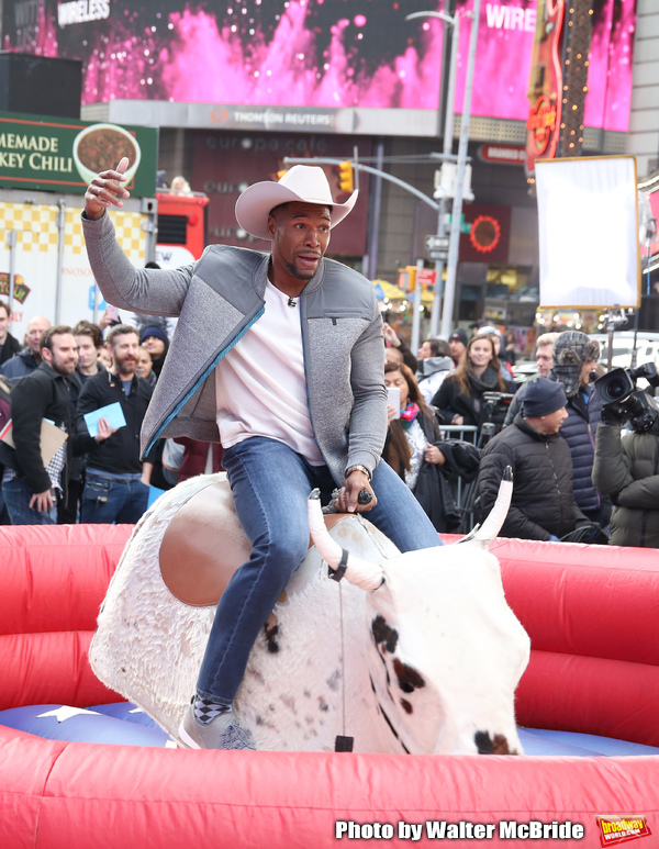 Photo Coverage: GMA DAY Host Michael Strahan Braves Mechanical Bull Ride In Times Square! Image