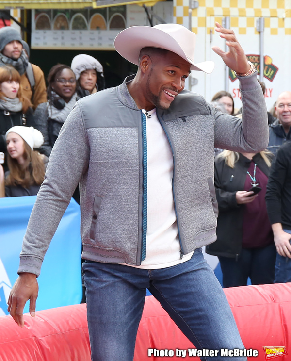 Photo Coverage: GMA DAY Host Michael Strahan Braves Mechanical Bull Ride In Times Square! Image