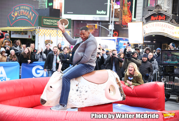Photo Coverage: GMA DAY Host Michael Strahan Braves Mechanical Bull Ride In Times Square! Image