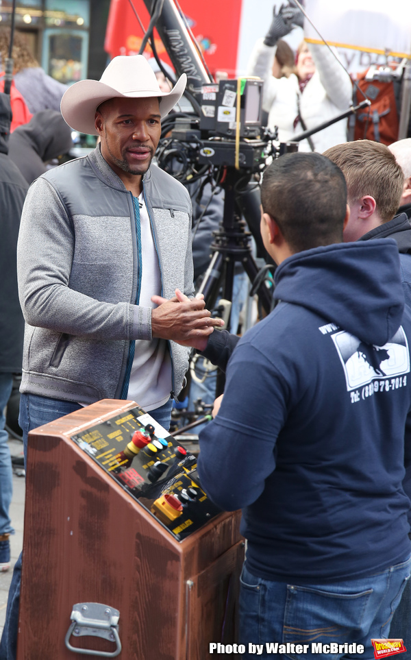 Photo Coverage: GMA DAY Host Michael Strahan Braves Mechanical Bull Ride In Times Square! Image