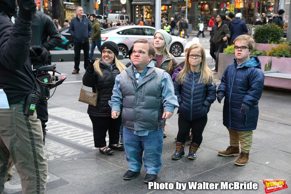 Photo Coverage: The Cast Of 7 LITTLE JOHNSTONS Film Their Visit To Times Square Image