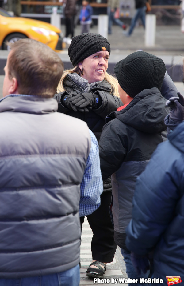 Photo Coverage: The Cast Of 7 LITTLE JOHNSTONS Film Their Visit To Times Square Image