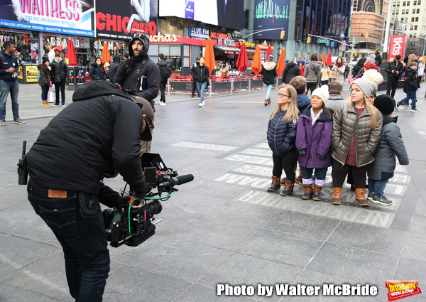 Photo Coverage: The Cast Of 7 LITTLE JOHNSTONS Film Their Visit To Times Square Image