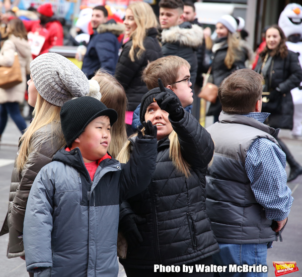 Photo Coverage: The Cast Of 7 LITTLE JOHNSTONS Film Their Visit To Times Square Image
