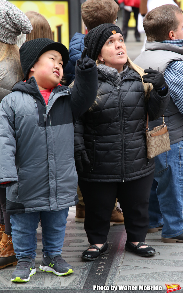 Photo Coverage: The Cast Of 7 LITTLE JOHNSTONS Film Their Visit To Times Square Image