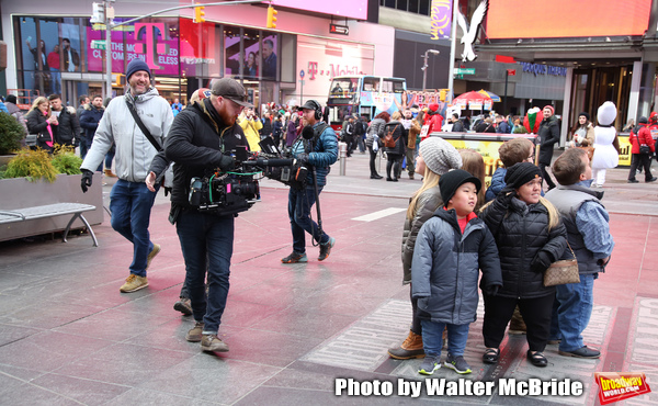 Photo Coverage: The Cast Of 7 LITTLE JOHNSTONS Film Their Visit To Times Square 