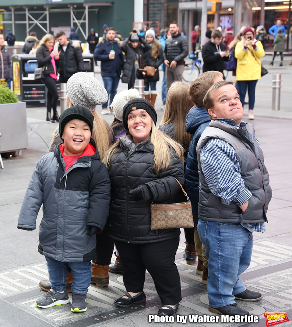 Photo Coverage: The Cast Of 7 LITTLE JOHNSTONS Film Their Visit To Times Square Image
